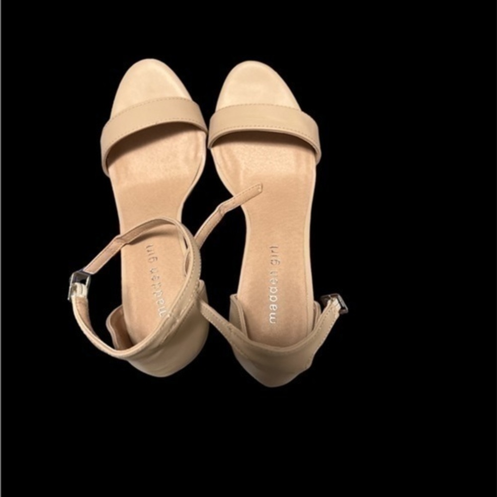 Madden Girl Sling Back Block Heel Sandals size 8.5m​‎